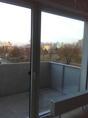Pronájem bytu 1+kk s balkonem v novostavbě na Sylvánu