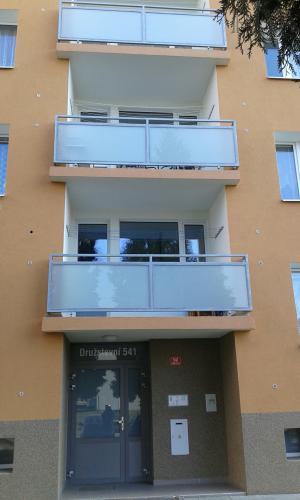 Pronájem bytu 1+1 v Horní Bříze - 10 km od Plzně